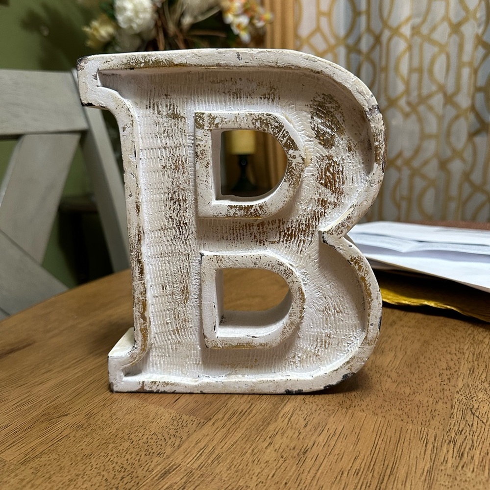 Wood initial B decor, like New!